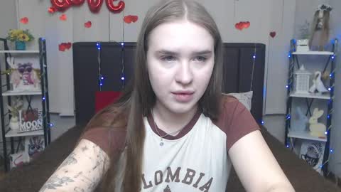 LauraHlot online show from May 13, 6:23 am
