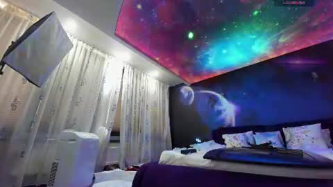 LauraJinx online show from June 17, 9:03 am