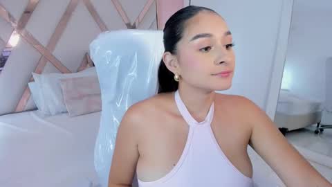 laura  online show from November 6, 2:53 pm