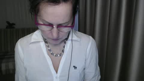 Lauraoven1 online show from March 12, 7:02 am