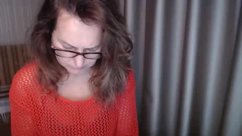 Lauraoven1 online show from November 5, 7:54 am