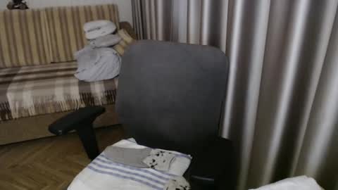 Lauraoven1 online show from March 6, 4:28 pm