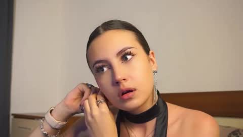 Monica online show from December 3, 9:21 am