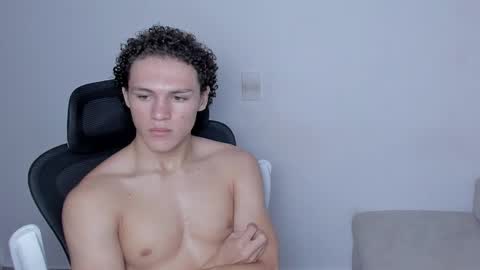 Laureent online show from November 27, 9:11 pm