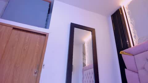 Laurem online show from December 17, 9:32 pm