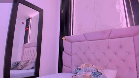 Laurem online show from March 8, 7:09 pm