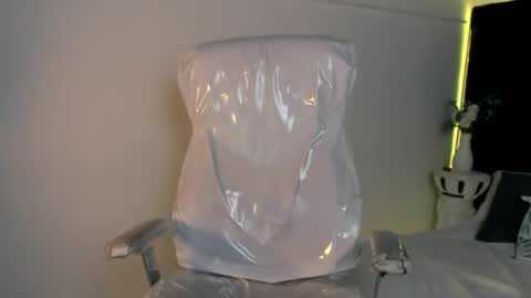 Lauren online show from April 15, 6:33 pm