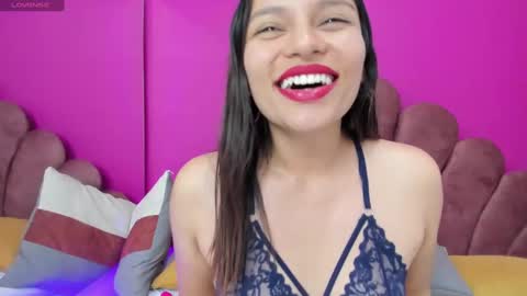 LAURENCASTRO online show from January 8, 11:30 pm