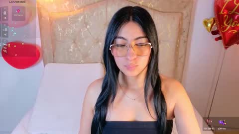 laurenn_smitth online show from February 17, 1:21 pm