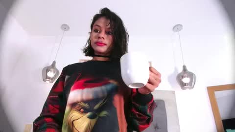 Lauren Saenz online show from December 20, 12:34 pm