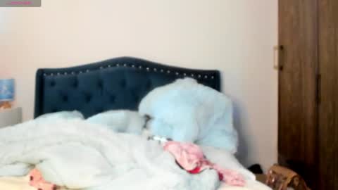 daniela angel     online show from June 9, 11:54 am