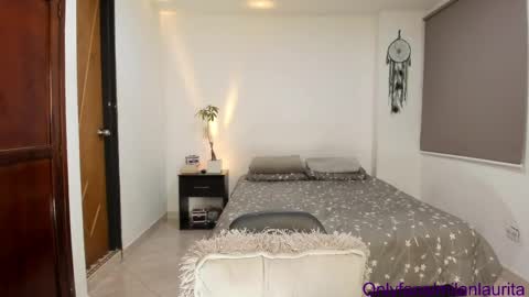 laura   online show from November 12, 3:53 am