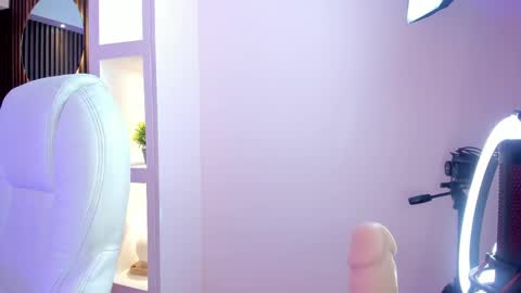 Lau Roberts online show from March 12, 7:13 am