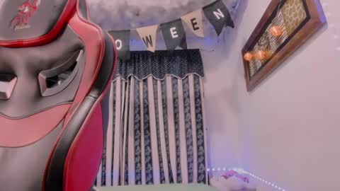 Lauu G online show from October 11, 10:20 am