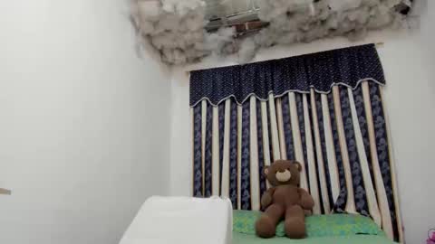 Lauu G online show from February 3, 1:26 pm