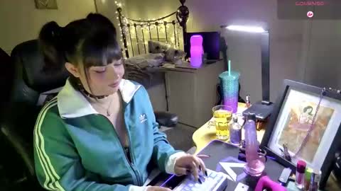 Lavenderrzz online show from February 3, 2:32 pm