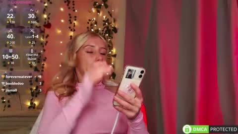 Mia online show from November 7, 4:31 pm