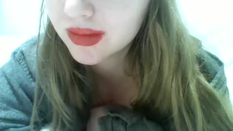 Snapshot of layannalea chatting on December 4, 7:11 am layannalea online show from December 4, 7:11 am