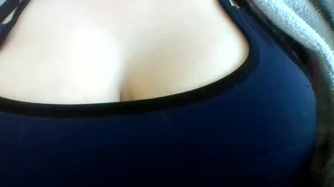 layannalea online show from May 22, 2:29 am