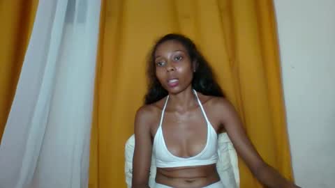 layannek online show from January 31, 7:12 pm