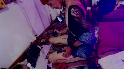 Snapshot of laye19 chatting on January 31, 10:52 pm Laye19 online show from January 31, 10:52 pm