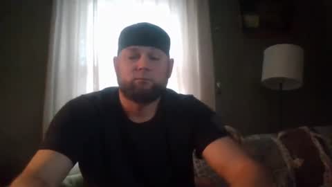 layinlow42 online show from January 1, 3:35 pm