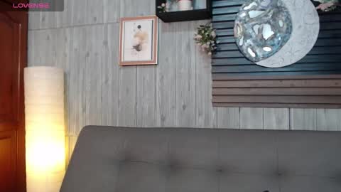 Layla online show from November 29, 1:35 am