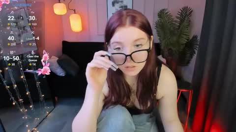 layla_glam online show from March 7, 1:44 pm