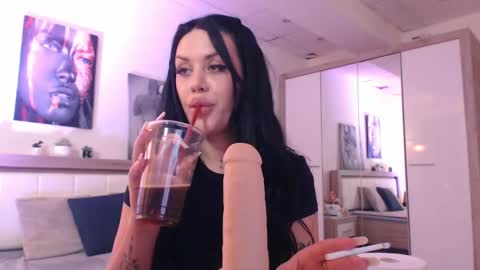 laylacruz online show from March 8, 8:14 pm