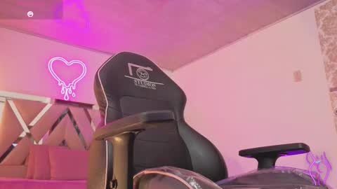 laylafoxy_tay online show from December 2, 3:27 am