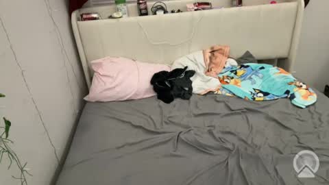 Layla online show from August 4, 3:57 am