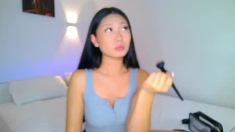 Layla online show from April 17, 8:17 am