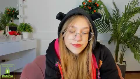 layriantavee online show from October 12, 7:56 am