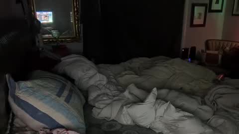 Milfandgentleman online show from February 21, 3:53 am