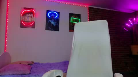 lea_loon online show from June 16, 12:20 pm