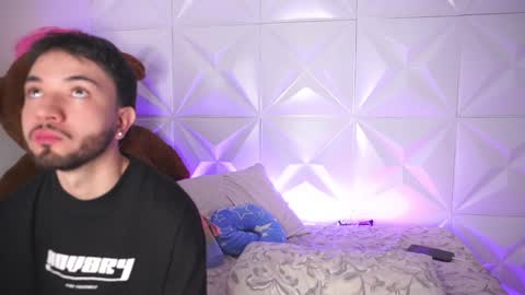 Snapshot of league_of_lovers2 chatting on February 8, 11:24 pm Vero Andy and Caius online show from February 8, 11:24 pm