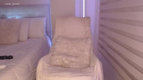 Leah online show from February 7, 8:11 am