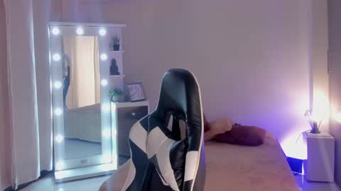 leahaltomm online show from March 9, 6:32 pm