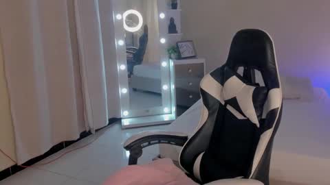 leahaltomm online show from February 26, 8:36 pm