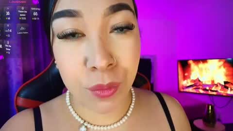 Snapshot of leahtemptation chatting on October 24, 10:38 am leah online show from October 24, 10:38 am