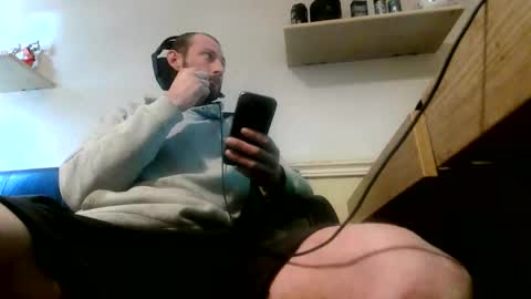 Leaking Constant online show from October 25, 12:49 pm