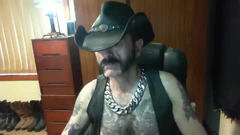 leathergreaser online show from December 21, 7:42 pm