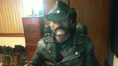 leathergreaser online show from May 31, 6:31 pm