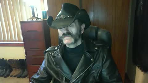 leathergreaser online show from September 22, 10:36 pm