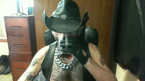 leathergreaser online show from November 29, 11:23 pm