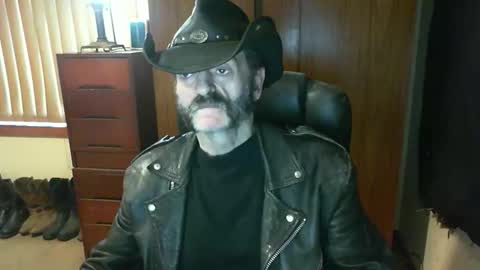 leathergreaser online show from September 9, 10:43 pm