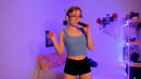 Ellie online show from November 25, 5:50 am