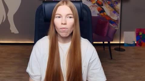 Lilly online show from December 13, 7:53 pm