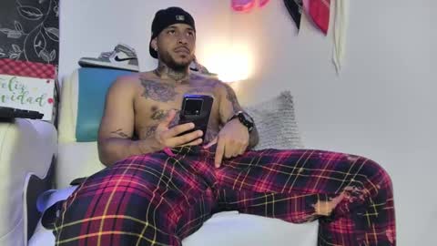 Snapshot of leenar_key chatting on February 19, 6:00 pm leenar_key online show from February 19, 6:00 pm