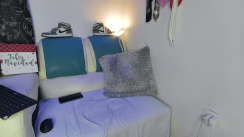 Snapshot of leenar_key chatting on February 7, 5:18 pm leenar_key online show from February 7, 5:18 pm